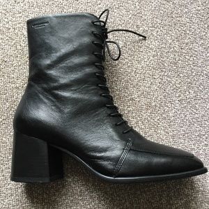 Vagabond shoemaker Ankle booties, black leather